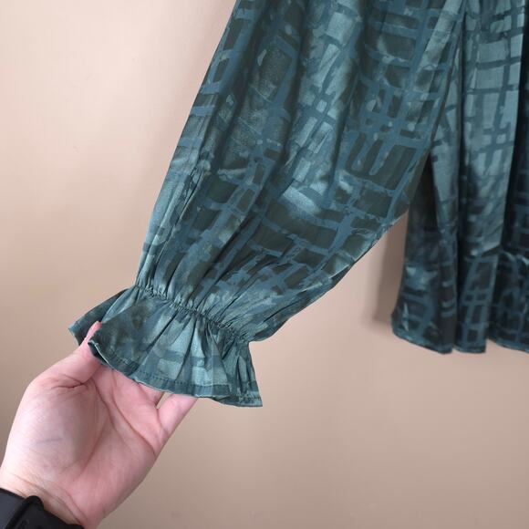 Entro Metallic Long Sleeve Mock Neck Blouse in Green Size M - Picture 5 of 10